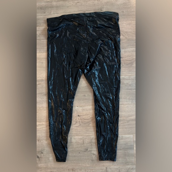 HUE Shiny Black Women's Leggings - Picture 5 of 7